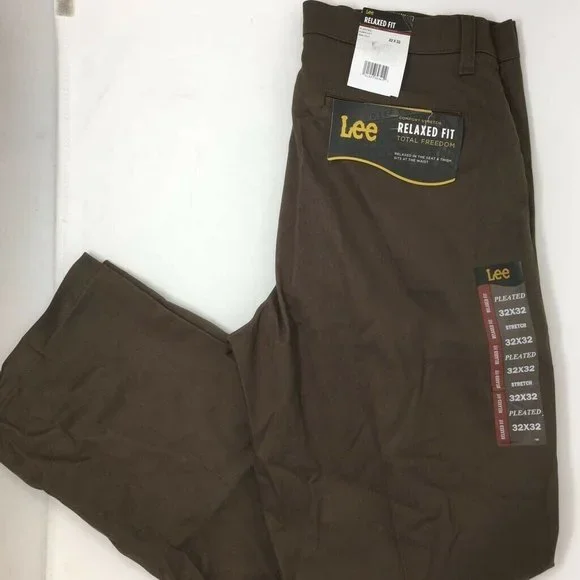 Lee Mens Chino Pants Brown Pockets Stretch Pleated Front Relaxed Fit 32 x 32 New - Picture 1 of 7